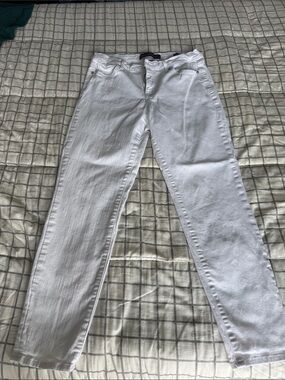 Gloria Vanderbilt Boyfriend White Straight-Leg Jeans - Size 8